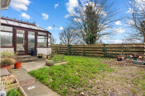 31 Meadow Crescent