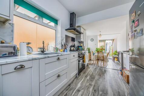 16 Cardiff Road, Portsmouth-Small-PorticoMarketing