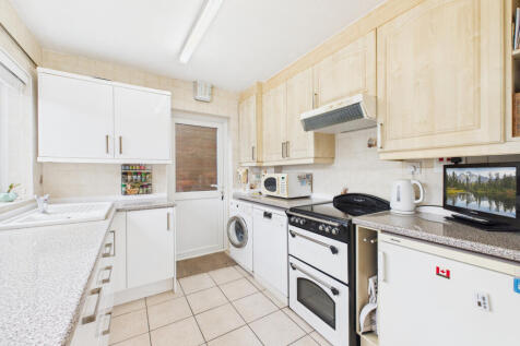 CAM02909G0-PR0484-STILL001