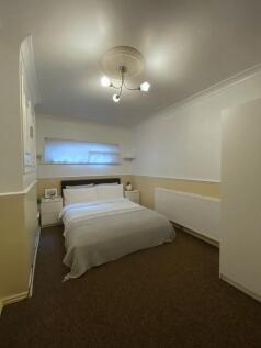 Viscount Drive, Beckton, Newham, London photo 3