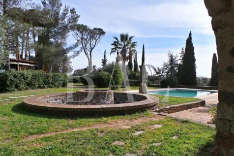 Courtyard Swimming pool