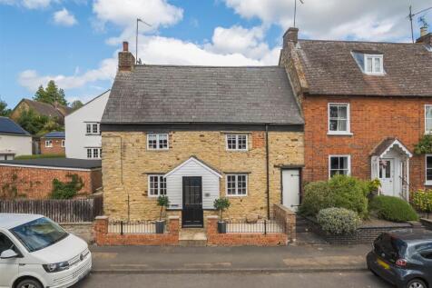 19 High Street, Greens Norton