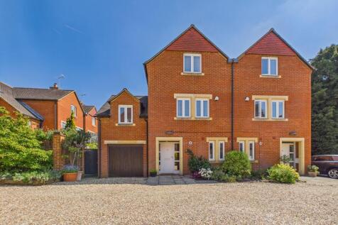 Alton, GU34 - property photo