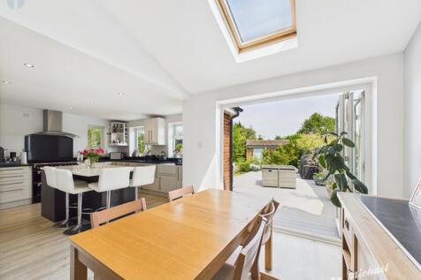 CAM03218G0-PR0694-STILL015