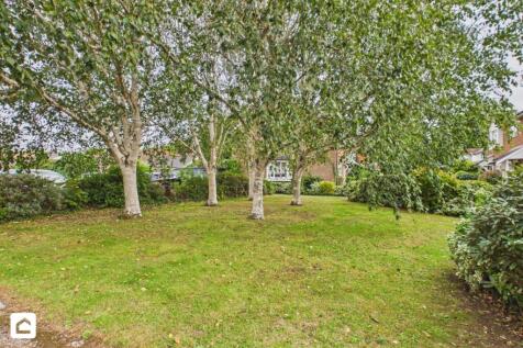 Front Shared Garden Rogersmead Clarendons Tenterde