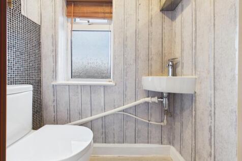 CAM03729G0-PR0172-STILL005