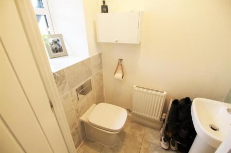 Downstairs toilet.jpg