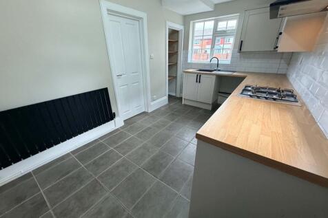 Newhey Avenue, Wythenshaw,  photo 3