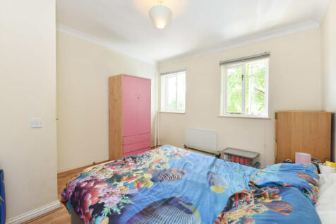 32 Shalbourne Squ...