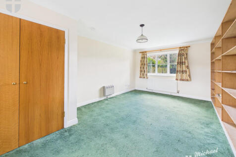 CAM03852G0-PR0634-STILL003
