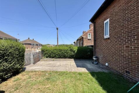 EXTERNAL FRONT AND DRIVEWAY