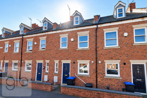 5-bed terraced on New Street, Leamington Spa, £2,625/mo