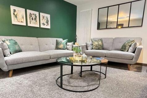 2 bed flat to rent Cromwell Rd, London KT4