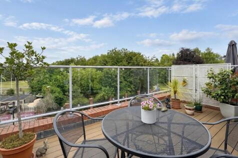 Pretty roof terrace to enjoy