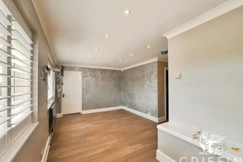 St Johns Road, Chadwell St Mary, RM16 photo 4