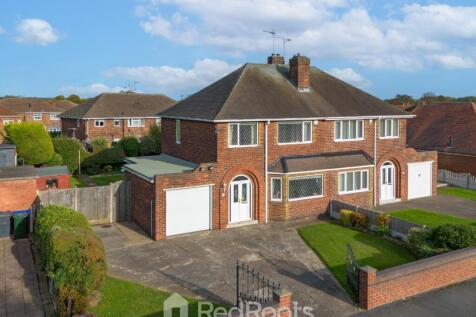 Doncaster, DN5 - property photo