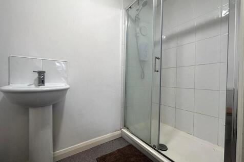 Bathroom Pic 2.jpg