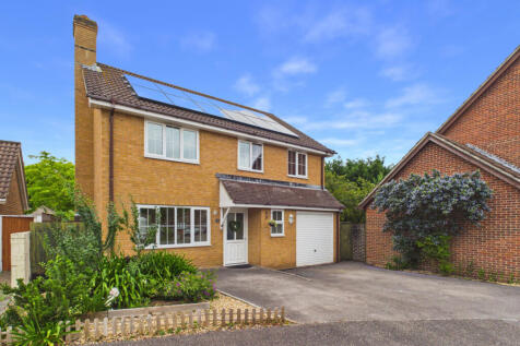 Exceptional 4 Bedroom Detached House for Rent