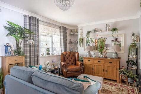 Drummond Gardens Christ Church Mount, KT19 8RP