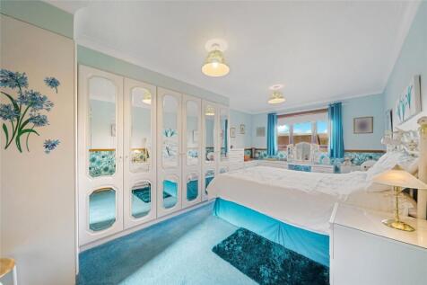 4 bed, 3 bath Detached in Cardiff - Photo 14