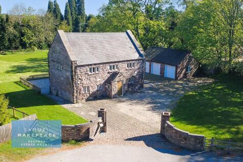 Four Bed Detached set within an ACRE of land with