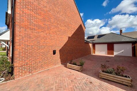 WhatsApp Image 2025-09-11 at 13.57.28_100502cb.jpg