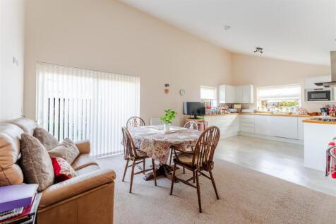 1A Elm Close Yatton BS49 4EL 32.jpg