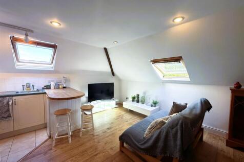 OPEN PLAN LIVING AREA
