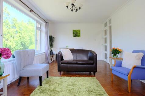 Sitting room with parquet flooring