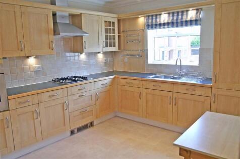2 bed flat to rent Benson Road, Croydon CR0