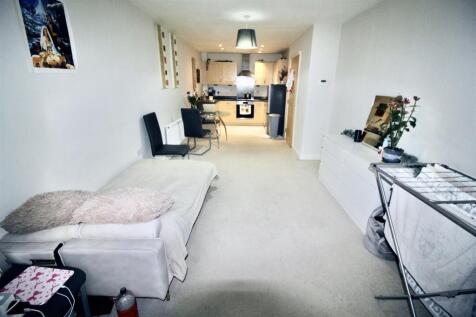 Open Plan Lounge / Kitchen