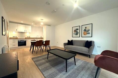 Furness Quay is a fantastic development in the heart of Salford Quays. These distinctive apartments are in an excellent location right by the quays and are only a short walk from Media City; or a tram