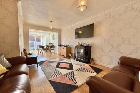 Lounge to Dining Area