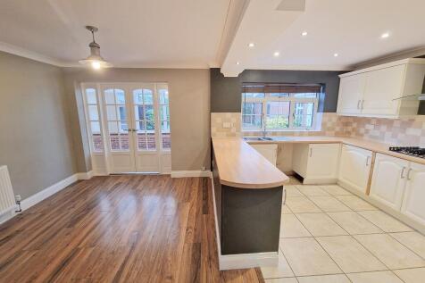 Bilberry Close, Eaton Ford, PE19 photo 5