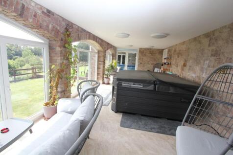 Indoor/Outdoor Room with Hot Tub