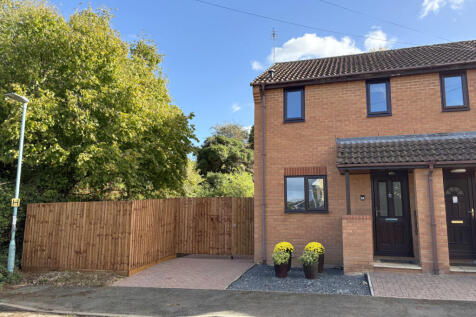 2 Bedroom End Terrace House For Rent