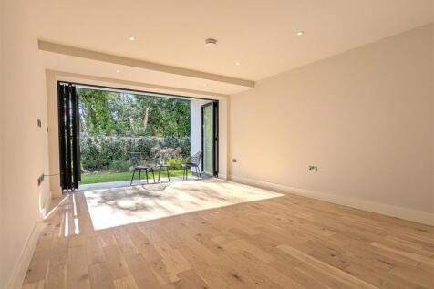 OPEN PLAN LOUNGE