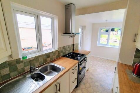 Windsor Avenue, Penn, Wolverhampton photo 4