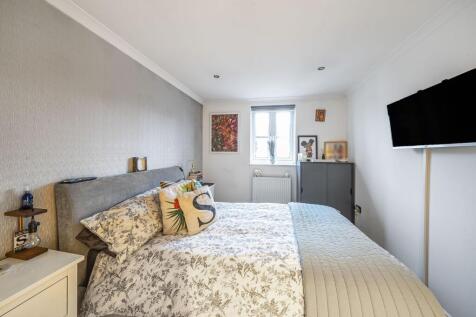 Haynes Close, Southgate, London, N11 photo 4