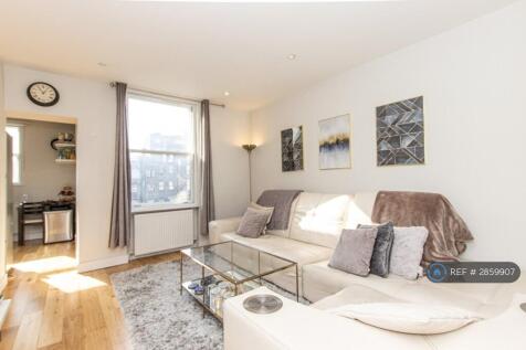 Beautiful 2 bedroom flat situated within walking distance to both Barons Court (Piccadilly Line) and West Kensington (District Line) tube stations. The lounge & kitchen are south facing provid... ** P