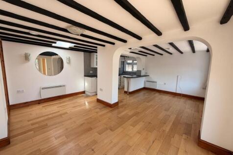 Entrance/Living/Diner