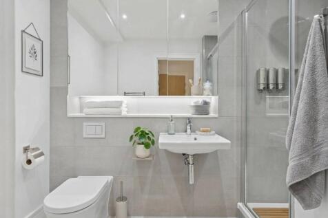 Surrey, KT16 photo 5