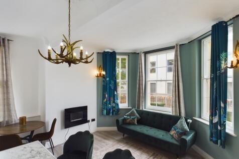 CAM01740G0-PR0071-STILL011