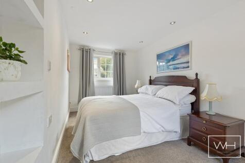 2 Aintree Close, Cus