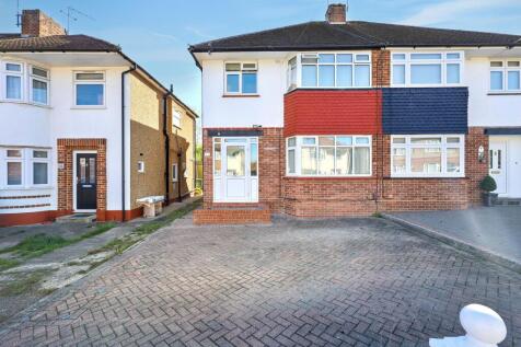 17 Elmscroft Gardens, Potters Bar, Hertfordshire EN6 2JP