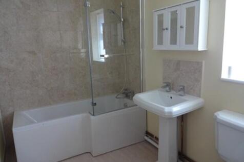 89cHighStSthBathroom1