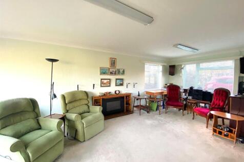 27 Normandale -Lounge1.jpg