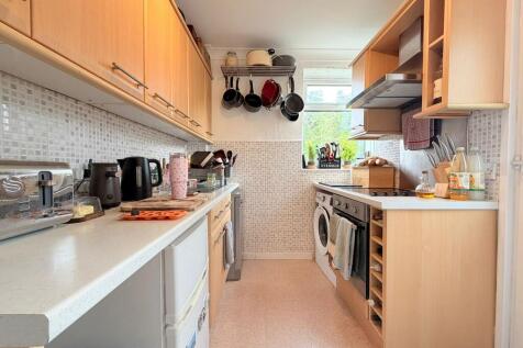 Riviera Gardens, Leeds, LS7 photo 5