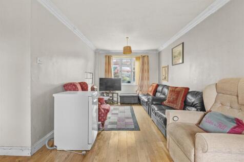 8 Glenister Road, HP12 4RD-8.jpg