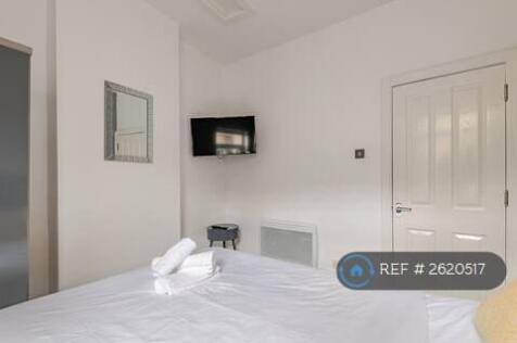 Main Double Bedroom 2